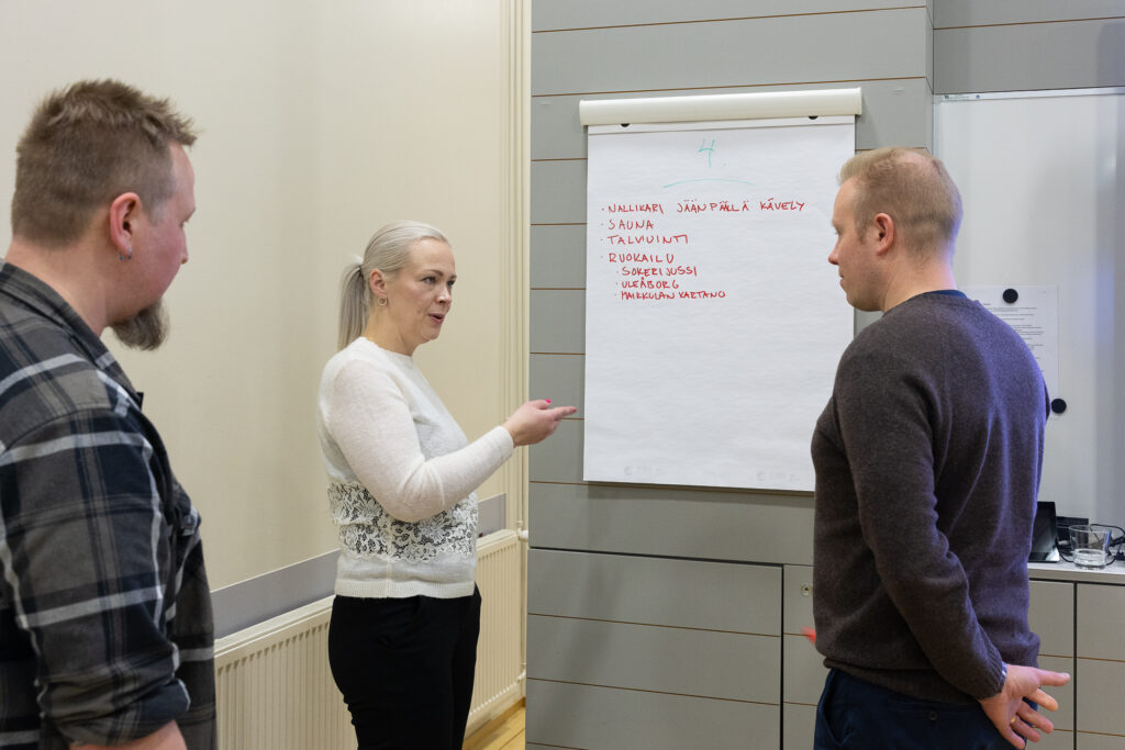 Yritysbrändilähettiläät Otto Simola, Miia Ylikontiola ja Pasi Koskinen 